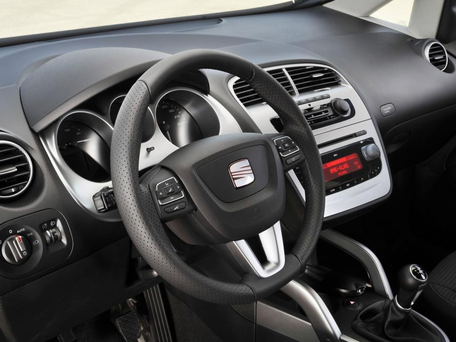  Seat Altea XL 2009 года  (фото 2 из 17)